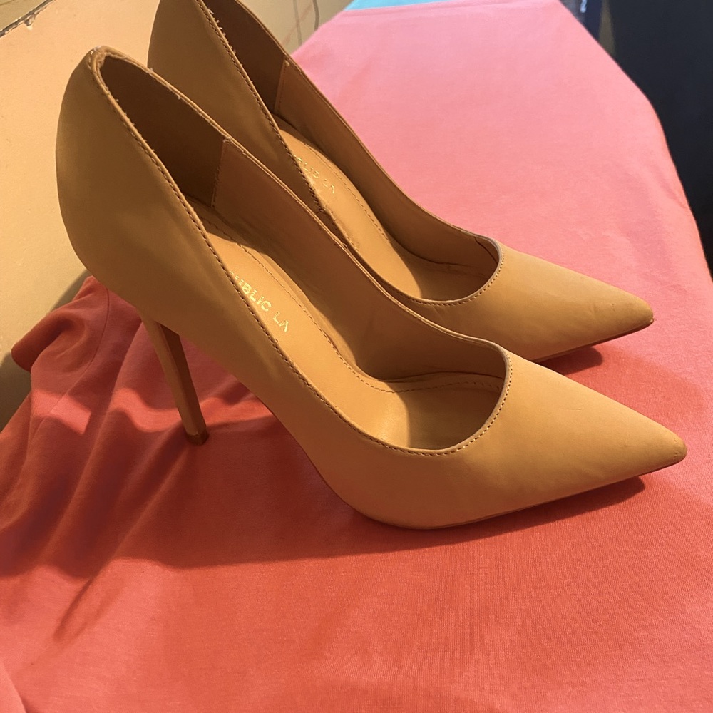 Very nice high heels shoes